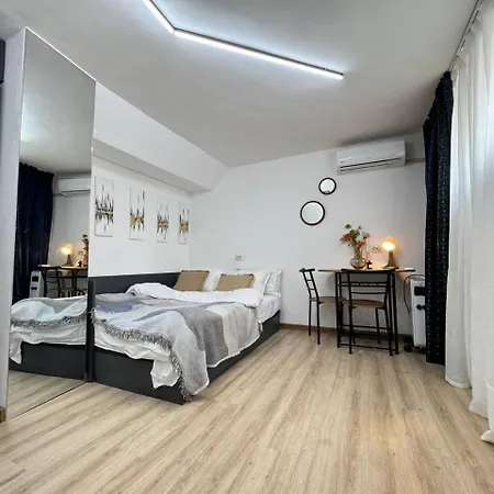 Apartment Next To The Sea, Center *